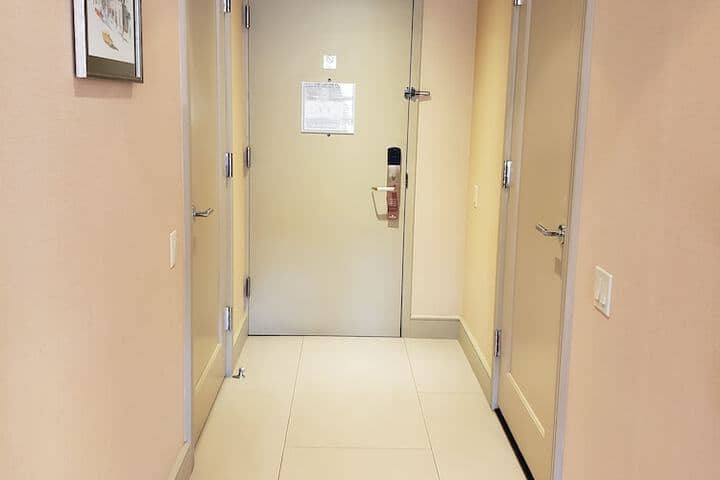 Room 10 of 32
